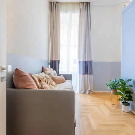 Romae Rex Bed & Breakfast 4*